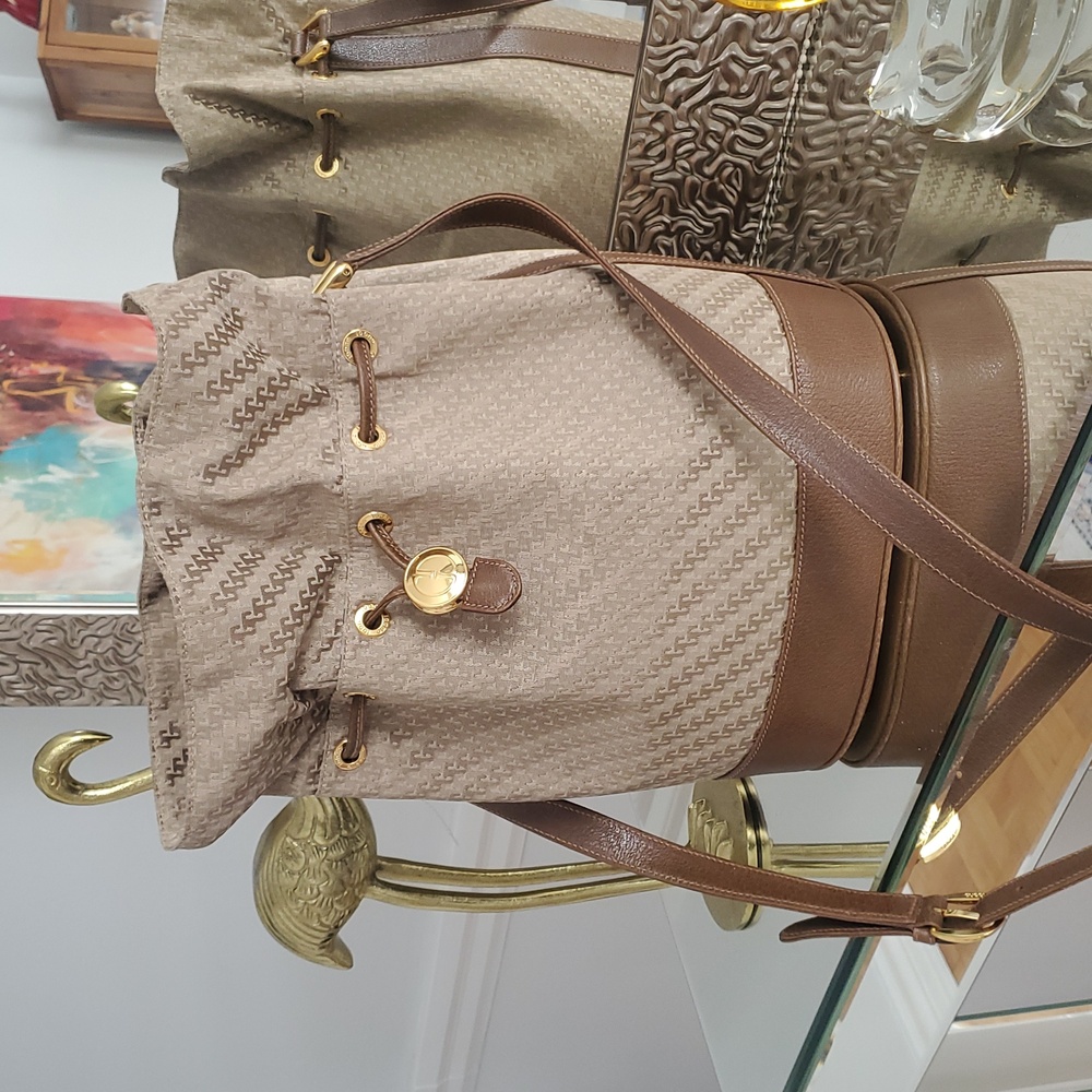 80's Gucci Rare Vintage Bucket Crossbody Shoulder Bag - Picture 4 of 17